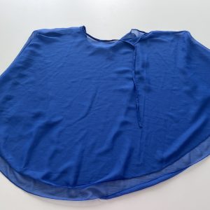 BLAUW ROKJE DOORSCHIJNEND