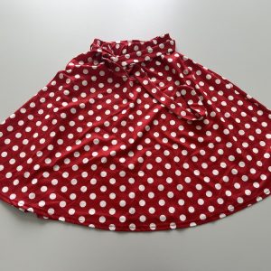 RODE ROK MET WITTE BOLLEN