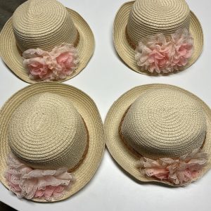 HOED KIDS MET BLOEMEN